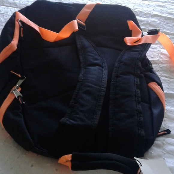 backpack - Picture 2 of 4